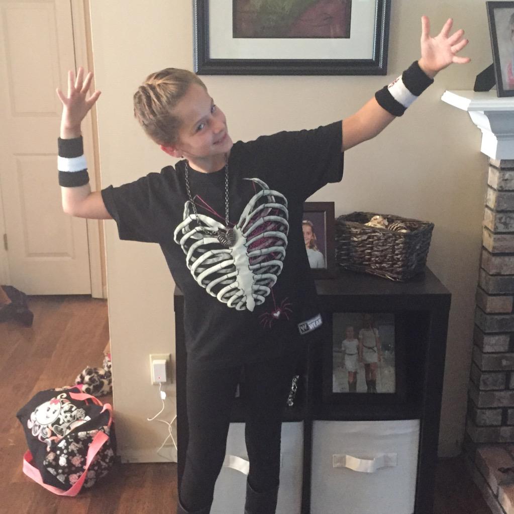 My daughter is excited for #WWELive #WWEStLouis tonight! <a href="/RandyOrton/">Randy Orton</a> <a href="/MBrantley15/">Brantley</a> #outtanowhere