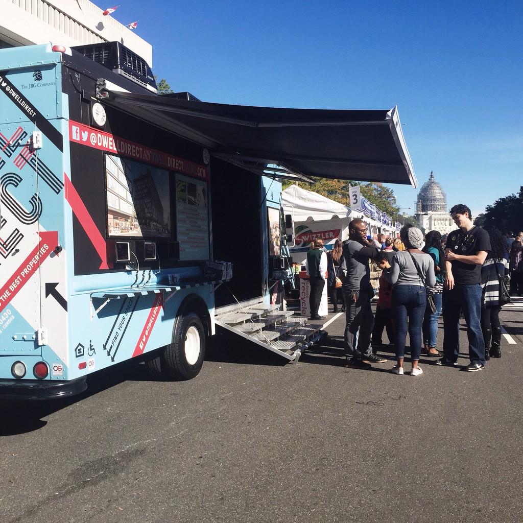 DwellDirect's tweet photo. Such a beautiful fall day here at @TasteofDC! #TasteofDC #DwellDirect http://t.co/vuUO7pKJjH
