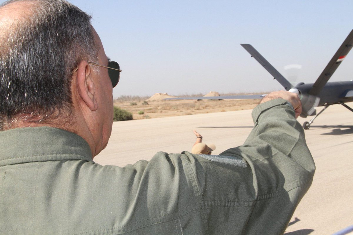 وزير الدفاع يشرف على انطلاق أول طائرة مسيرة عراقية قاصفة CQ-6qdIUsAARzWv