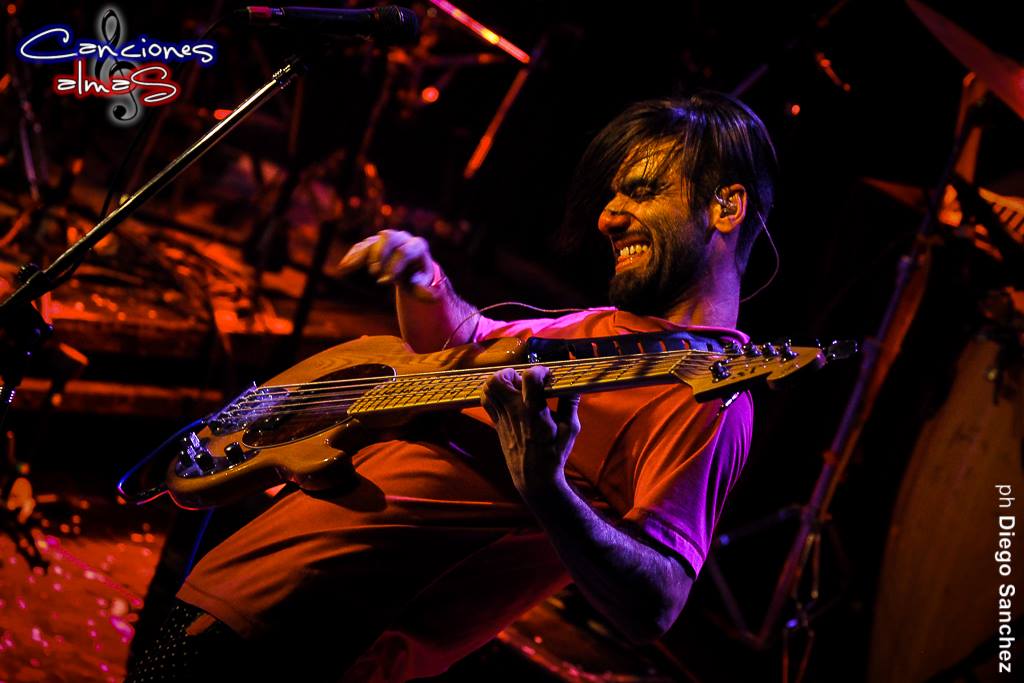 Canciones_Almas's tweet photo. Adelanto de la fiesta de @Jeites en @LaTrastiendaBA | PH @DiegoSan8 | http://t.co/4uNKNFwlO8