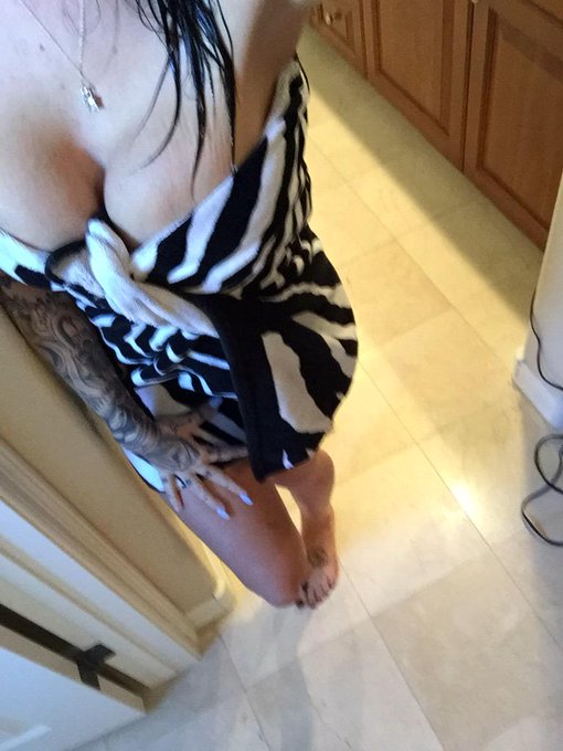 I'm streaming on @CamSodaLive now, get ready with me for my show later 💋 #callienicole #camsoda http://t<a class="tags" href="/tag/camsodalive">@camsodalive</a><a href="/tag/camsoda"class="tags"><span>#camsoda</span></a><a href="/tag/callienicole"class="tags"><span>#callienicole</span></a>