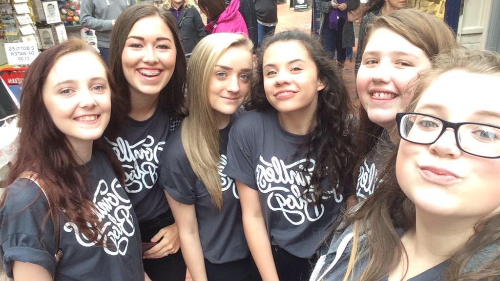 AlfieDeyes's tweet photo. I love seeing #ThePointlessGang meeting up &amp; making friends http://t.co/t4qTiUvKPM