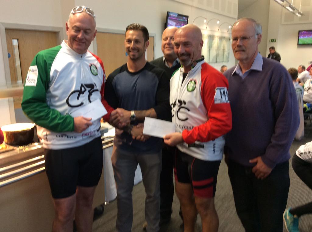 Great gesture by <a href="/SomersetCCC/">Somerset Cricket 🏆</a> beneficiary <a href="/tregs140/">Peter Trego</a> presenting cheques to @PCABenevolent and @TomMaynardTrust.