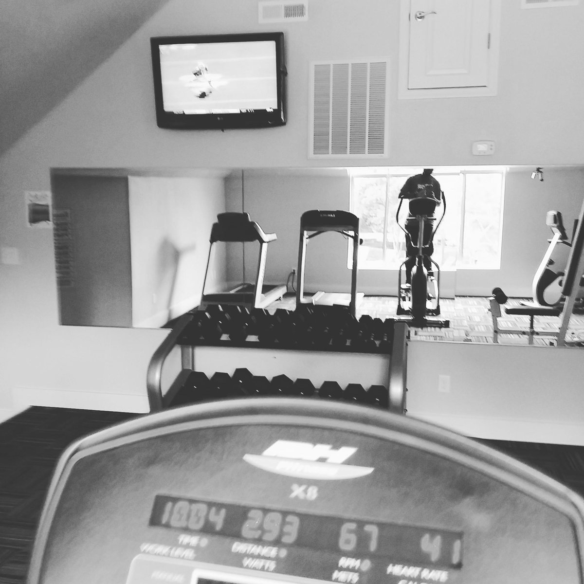 AyoKazie's tweet photo. #RunLiftRepeat #GymFlow http://t.co/gOBuBu4UK5