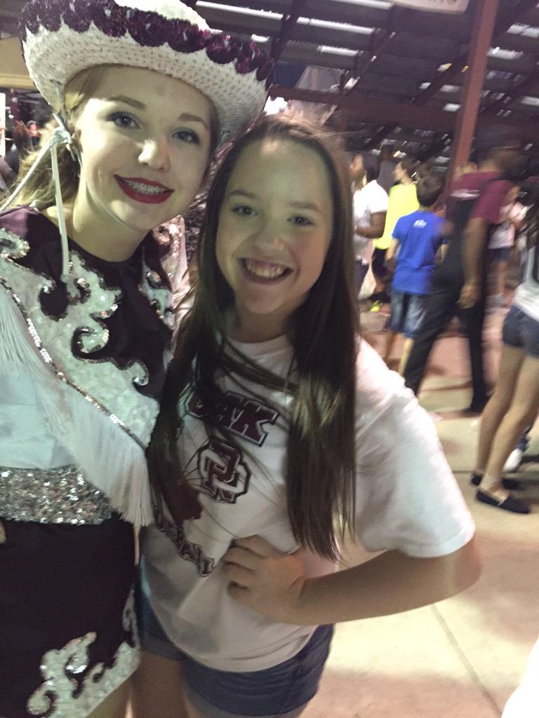 sarah_leeannn's tweet photo. hoco last night with some of my favorite people❤️ #hawkhomecoming @victorianelso_n http://t.co/0htKo7laVf