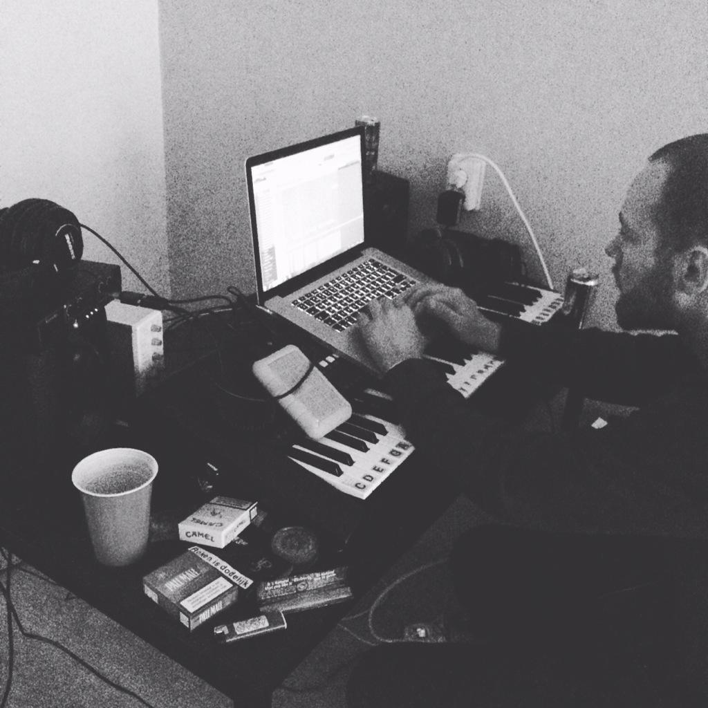 With Ezxs in the studio. Making soms James blake / Kanye west / Diplo / Rich Cutillo mixed music #notfromthisplanet