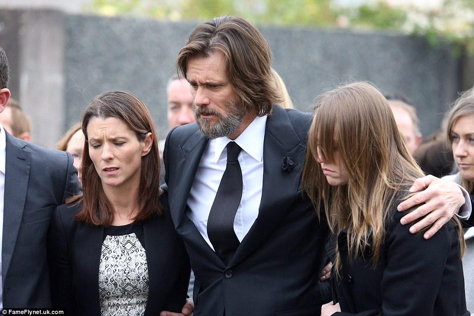 Jim Carrey walks to Cathriona