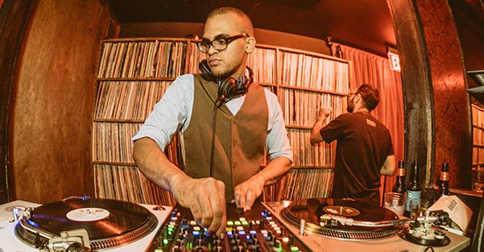 PowerHouseBarLA's tweet photo. Get your back up off the wall with #DJ @SpenceIsGoodβ, tonight at 10: https://t.co/Aq6Z3j9saw #PowerHouseHH http://t.co/ulhn9uMm5k