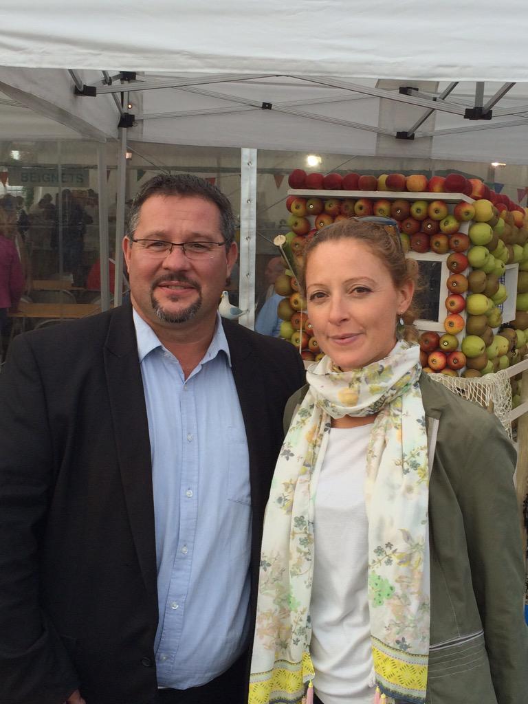 labiche_david's tweet image. En direct #fetedelapomme #dompierresurmer @ChadjaaSally croquer la pomme victoire #Regionales2015 @AvecCalmels