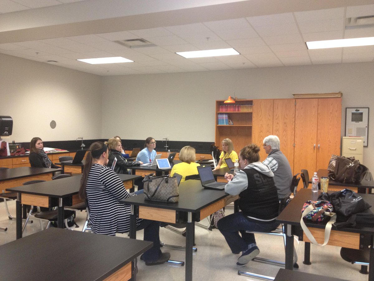 andreakornowski's tweet photo. KM staff at #edcampLC talking standards based grading and keeping the focus on the learning. http://t.co/FoVkPKMyCK