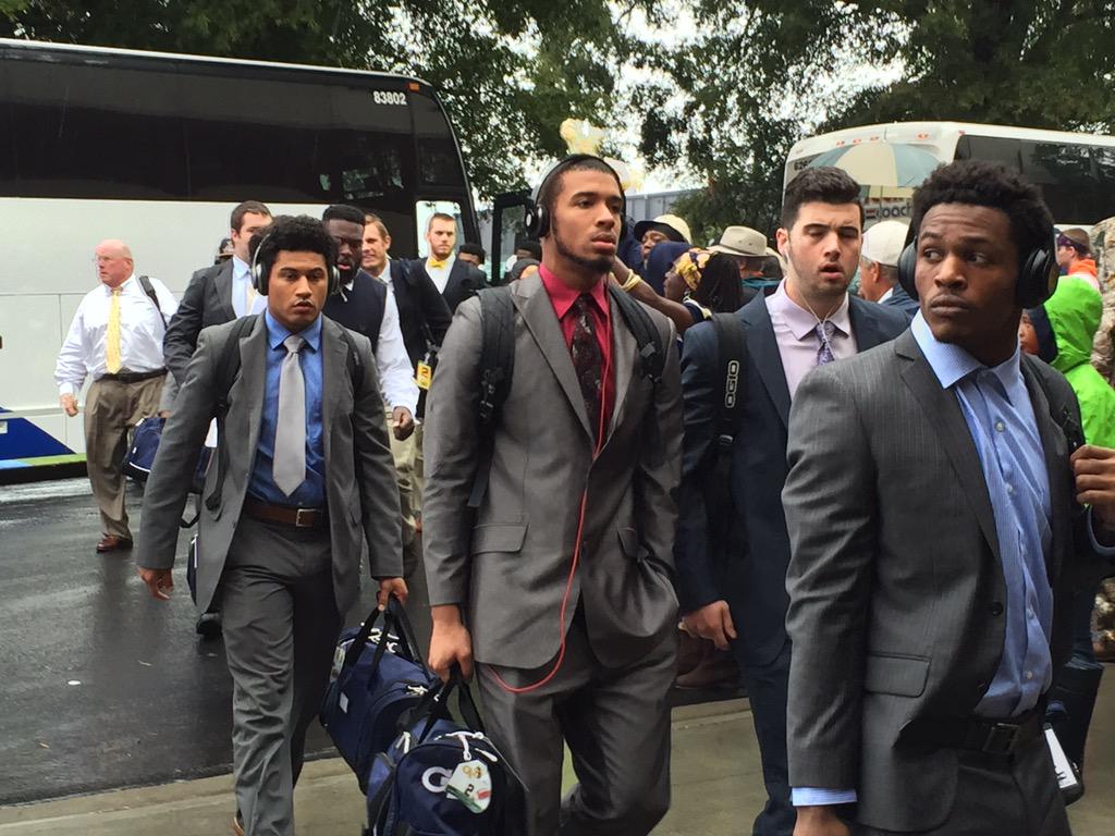 The Jackets have arrived at Memorial Stadium. Kickoff in less than 2 hours. #TogetherWeSwarm #GTvsCLEM