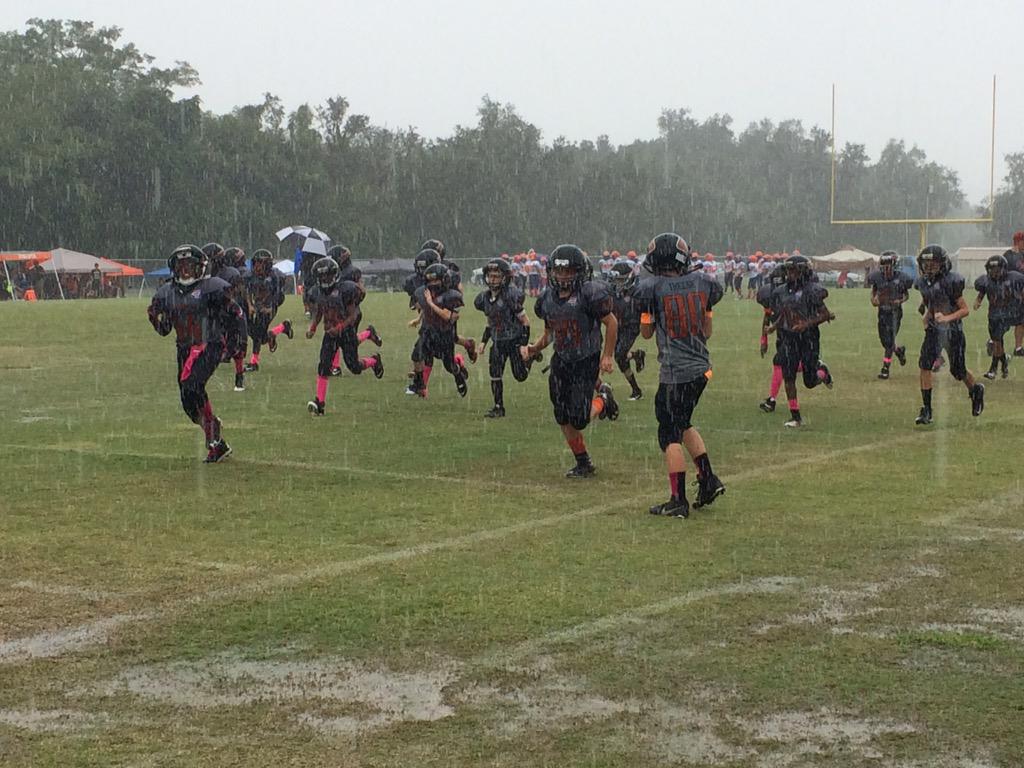 tammiefields's tweet photo. Downpour in #Wachula but these @Pop_Warner kids don't care! #Readytoplay #wtsp http://t.co/jYXVTdfPrf
