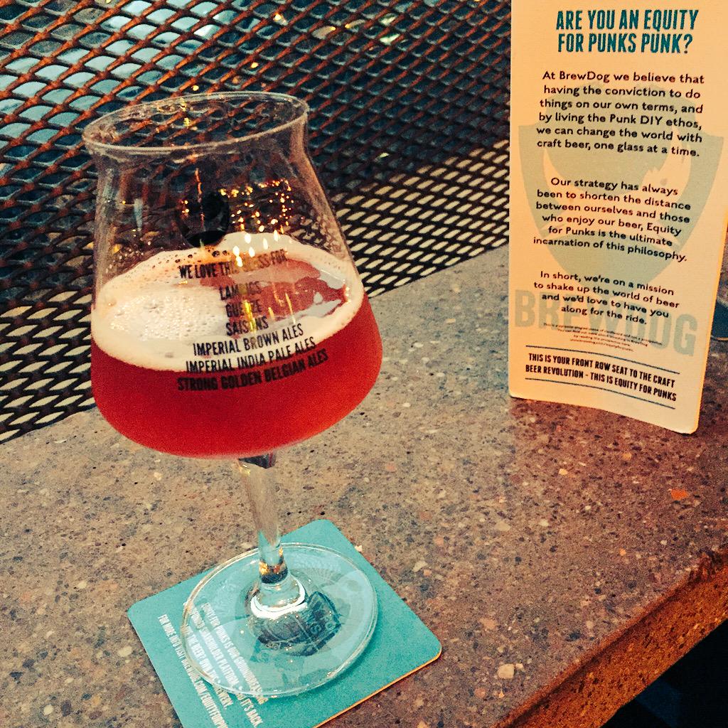 GraemeCurley's tweet photo. @BrewDogGlasgow @brewdog #5ampaleale and guest ale #pointsunknown absolutely #delicious πππ»π» http://t.co/jHDVvWgIYH