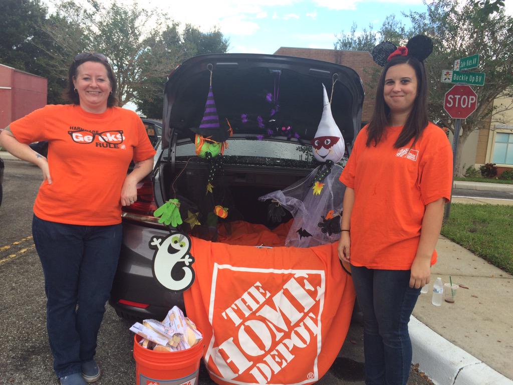 lizdauer's tweet photo. Trunk or Treat at children's safety village!! #hd6367 #trunkortreat http://t.co/OLS28tvrCf