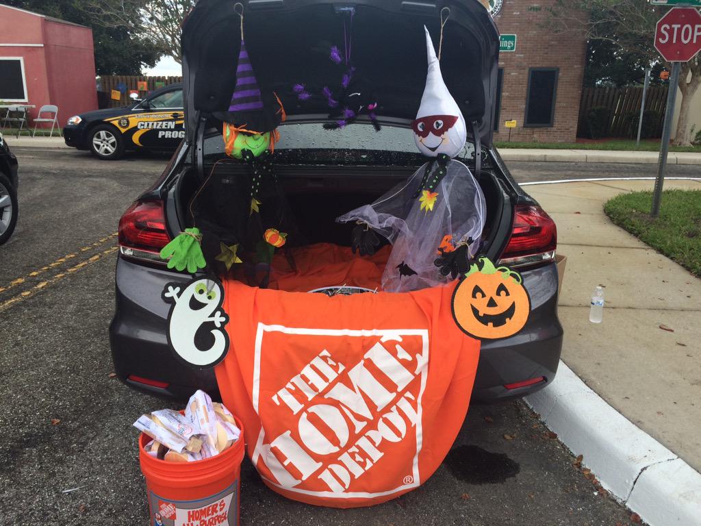 lizdauer's tweet photo. Trunk or Treat at children's safety village!! #hd6367 #trunkortreat http://t.co/OLS28tvrCf