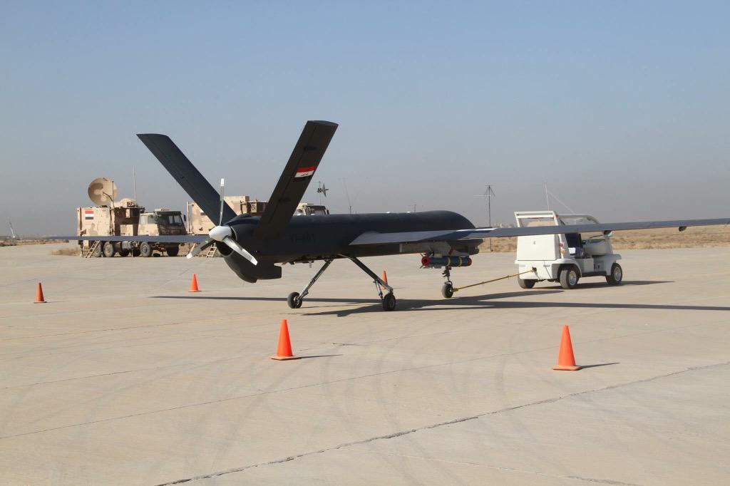 وزير الدفاع يشرف على انطلاق أول طائرة مسيرة عراقية قاصفة CQ-dl2iXAAA16Nt