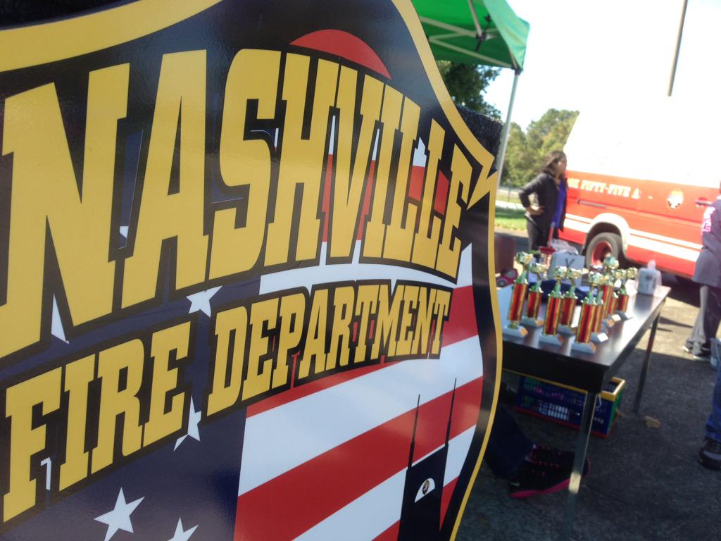 AlexBrownKC's tweet photo. The @NashvilleFD hosts the 1st Annual Hot Rods&amp;Hot Messes Car show to benefit @UWNashville http://t.co/JxG2ajTE3y