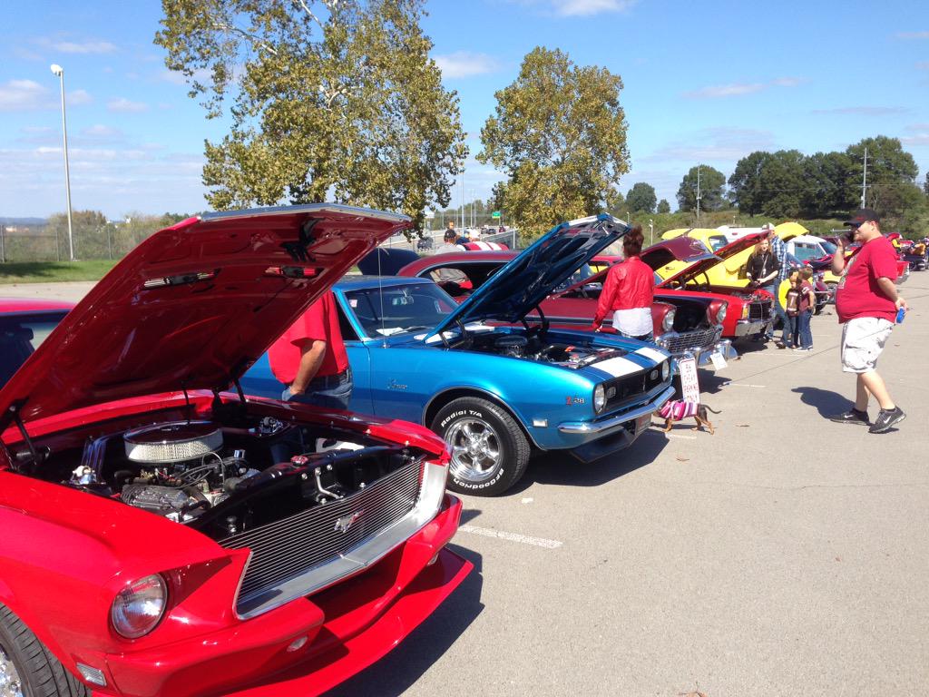 AlexBrownKC's tweet photo. The @NashvilleFD hosts the 1st Annual Hot Rods&amp;Hot Messes Car show to benefit @UWNashville http://t.co/JxG2ajTE3y