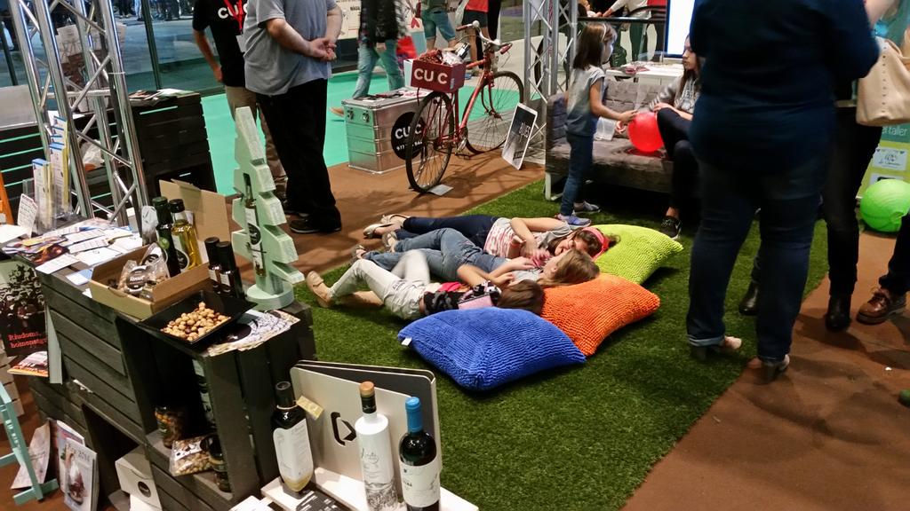 Que bé s'està a l'estand de la XECC !
<a href="/vaporlab/">VaporLab Official</a> <a href="/espailamagrana/">Espai La Magrana</a> <a href="/LaCaravanatgn/">La Caravana</a> <a href="/eltaller_cw/">eltaller-coworking</a> #jovaigaexproReus