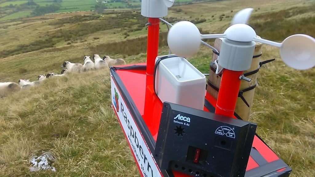 gonetside's tweet image. #PiView back online after replacement of a faulty Charge controller. 
Sensors still to replace. @dave_spice @fsphil