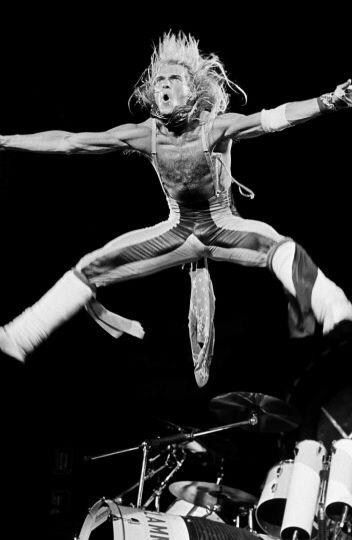 Happy birthday to the greatest entertainer in rock n roll David Lee Roth! 