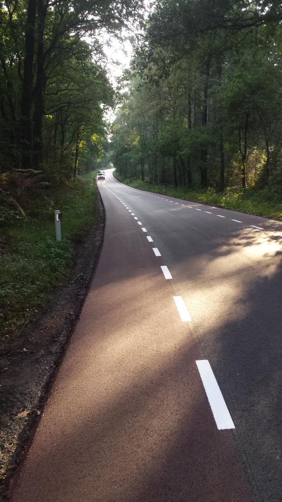 De nieuwe racebaan over de #amerongseberg. Verhoogd mijn gevoel van veiligheid als fietser niet. #utrechtseheuvelrug
