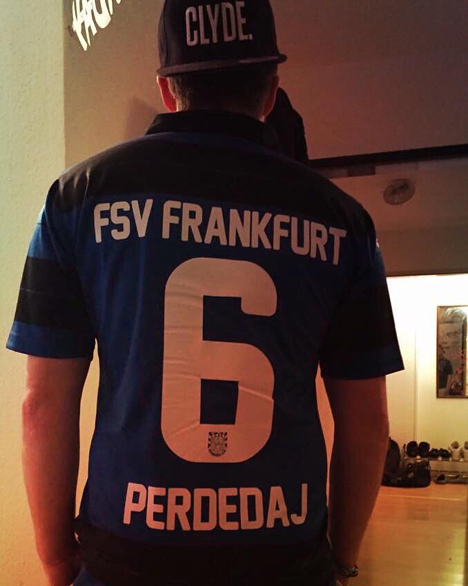 Troutfielder's tweet photo. Geburtstagsgeschenk ⚫️🔵 Danke an @sigridsecrets @MissSilek @oOuser_xOo und allen Anderen ⚫️🔵 #6 #fanol #perdedaj http://t.co/FRV1QYK8Dy