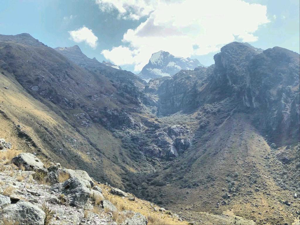 Avideliberte's tweet photo. Après nos #trek d'entraînement à #Huaraz, on passe aux choses sérieuses, direction #choquequirao en solo pour 4j http://t.co/rZPKTtFuMm