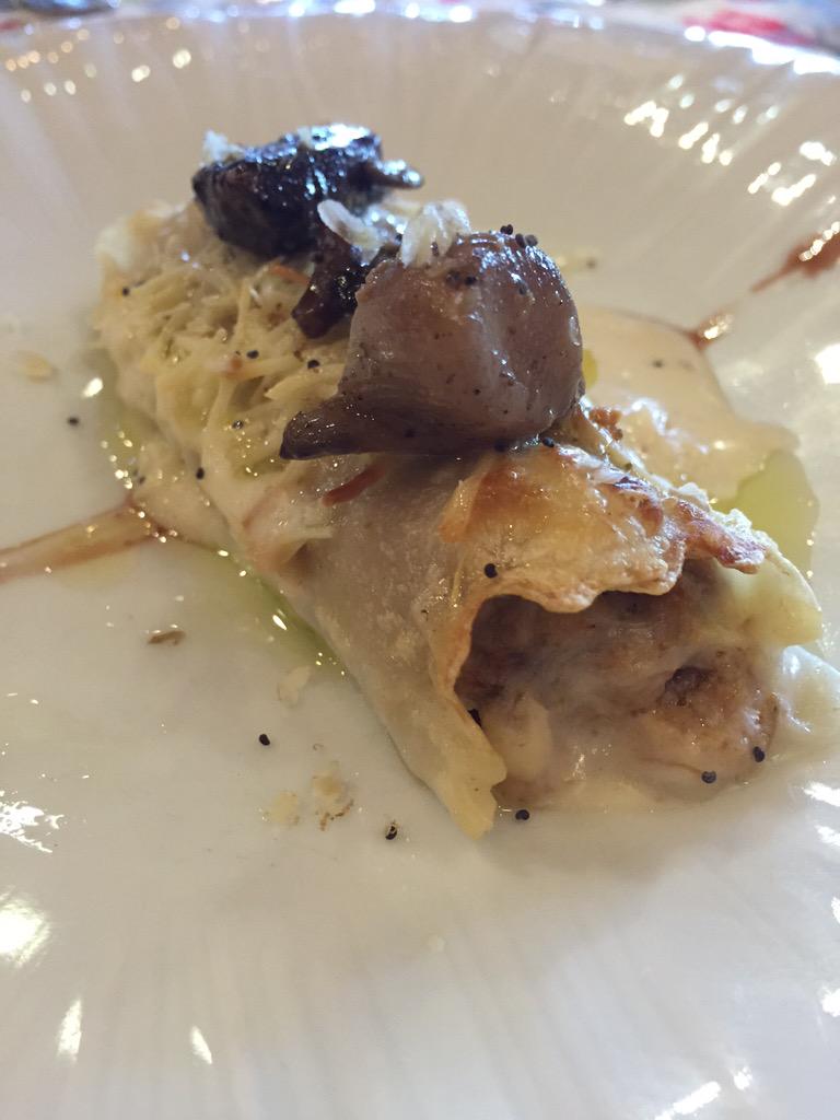 RuuunTheWorld's tweet photo. Desgustando el Canelón en #ElCingle de @MontseTopChef una delicia! #Foodies #TopChef http://t.co/EAmIlBzNYW