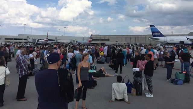 Fort Lauderdale-Hollywood International Airport terminal evacuated bit.ly/1PmM4KO?utm_me… http://t.co/v6GpG3xHuW