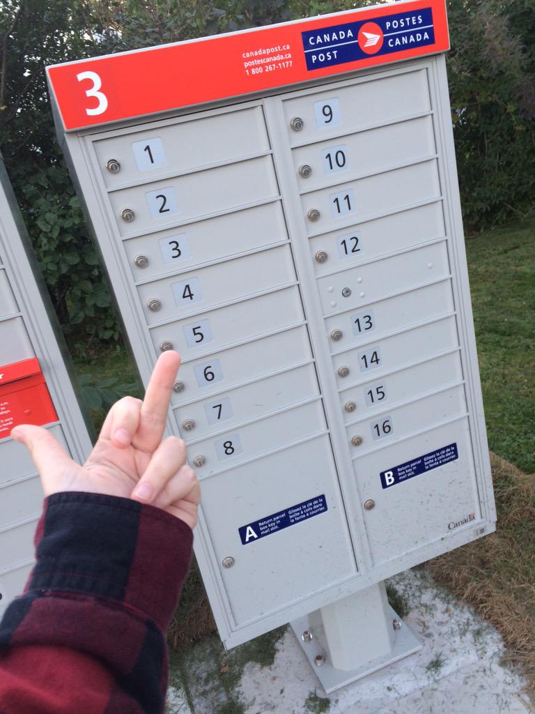 micjewers's tweet photo. @allieawake first time at this stupid ugly shit box http://t.co/XxA82khiEu