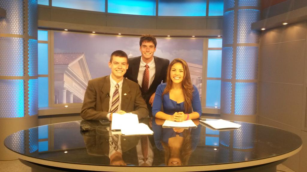 lsutigertv's tweet photo. Gang's all here! Newsbeat starts at 5 pm! Tune in at http://t.co/BluqNEFtwl #lsuttv http://t.co/QZ4BlmJG5s