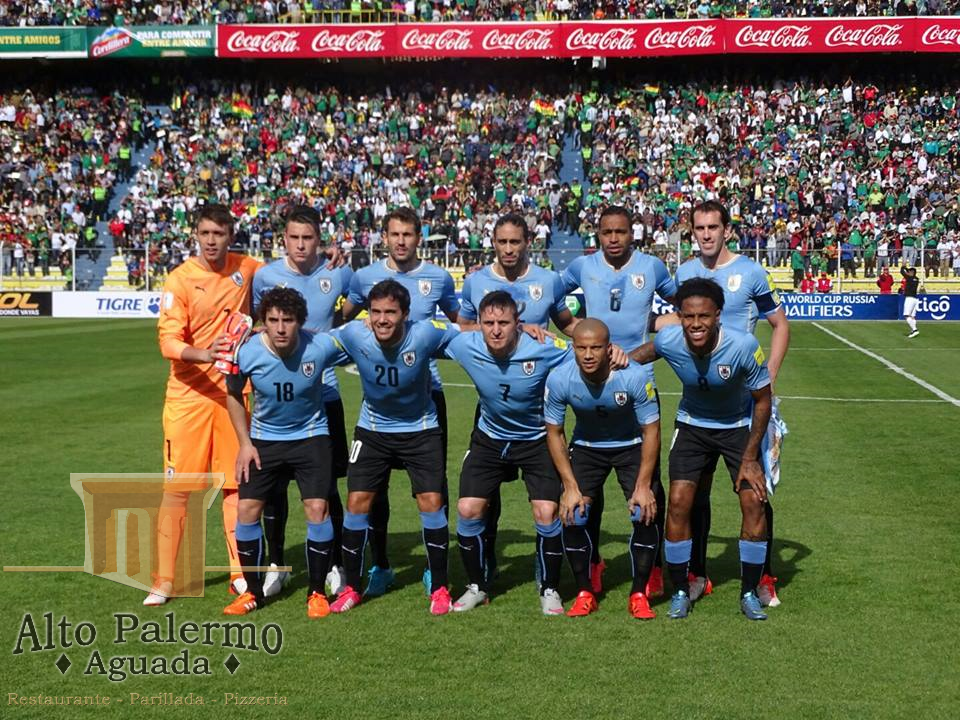 AltoP_Aguada's tweet photo. VAMOS URUGUAY !!
Triunfo historico en la altura de #Bolivia #Uruguay #eliminatorias #mundial #historico #triunfo http://t.co/3mKJVMe874