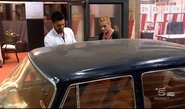 GrandeFratello's tweet photo. Si abbassano le luci sul Garage-Bistrot… #GF14 http://t.co/7pBzXBF8Sf