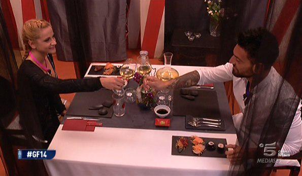 GrandeFratello's tweet photo. Si abbassano le luci sul Garage-Bistrot… #GF14 http://t.co/7pBzXBF8Sf