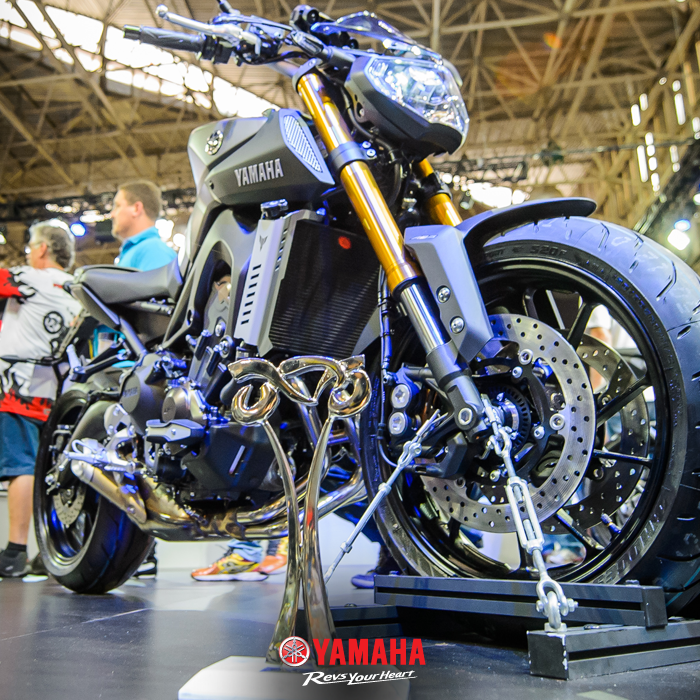 yamahabrasil's tweet photo. Na noite de ontem aqui no #SalãoDuasRodas a Yamaha MT-09 foi eleita pela @DuasRodasBr a melhor Naked! #SouYamaheiro http://t.co/vMzcPZbiFU