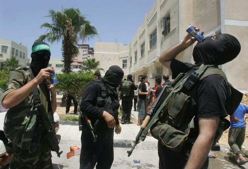 CAMERA4Truth's tweet photo. Commit terror. Get a big salary for it. Thanks to donor aid. That's #PalestinianCorruption: http://t.co/kY63tVFIwj http://t.co/WZX95SjMi5