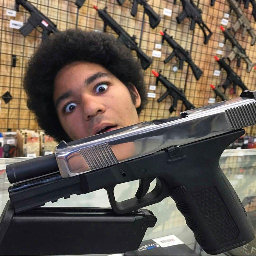 jag_precision's tweet image. That look when you see a chromed pistol. This is a chromed Timberwolf from @airsoftgidotcom! !
#ohshiny #chrome #bl…