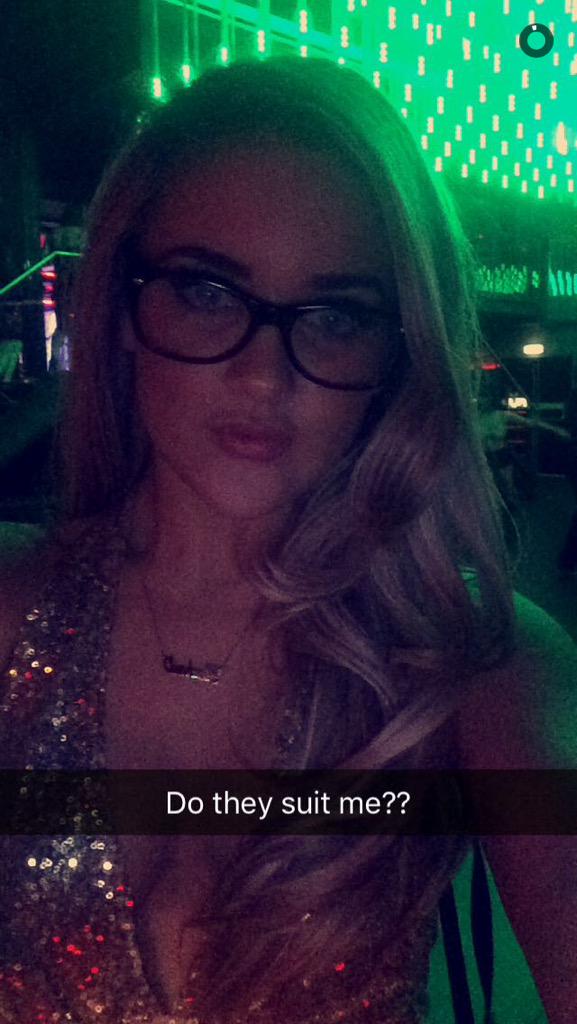 Daniel_2192's tweet photo. @RachWeekender on point with glasses.. 👌🏼 http://t.co/CfHv7uS0G0