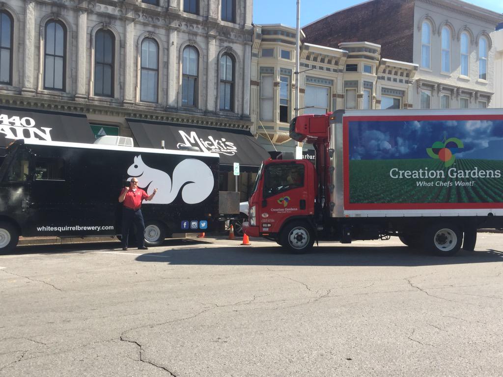 RandoBush's tweet photo. So these two trucks are married!
INCREDIBLE STUFF!
#bowlinggreenky
#kyproud
#whatchefswant
http://t.co/gXu4HqPRqs http://t.co/9TAhPzf9iG