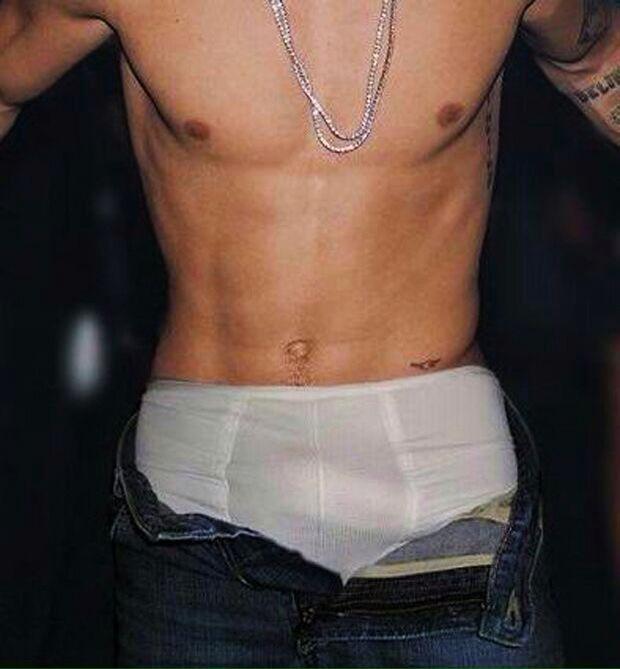 @Brunobibianegl @justinbieber não sei nem quem é mais gato, se é o Bruno ou...