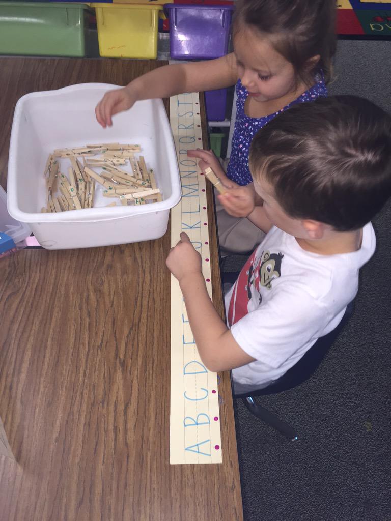 Akin_MrsLucero's tweet photo. Matching capital letters and lower case letters in literacy stations. #phehuskies http://t.co/ftF8nRa7bP
