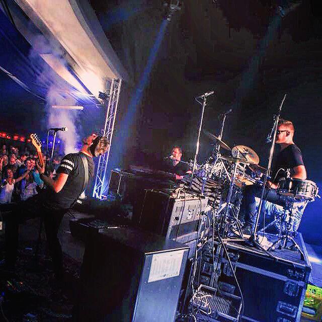 bandTheEuros's tweet photo. #schuttersfeest #diepenheim #rocknroll #amazing #party Photo: Tom Huysman http://t.co/d5YlXR27V7