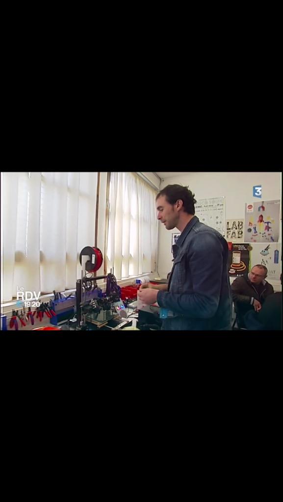 Hugobiwan's tweet photo. #votebionicohand au jt @france3tv now. http://t.co/VkQxSLdAyy