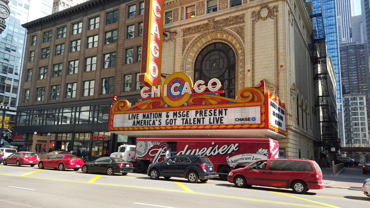 EmmettMcCourt's tweet photo. #DownTownChicago #IBAM2015 @iBAMchicago @TourismIreland 
#FeastorFamine @Derryvisitor @LWilliamsK1 @Garbhan_D http://t.co/BLhuarGPwA