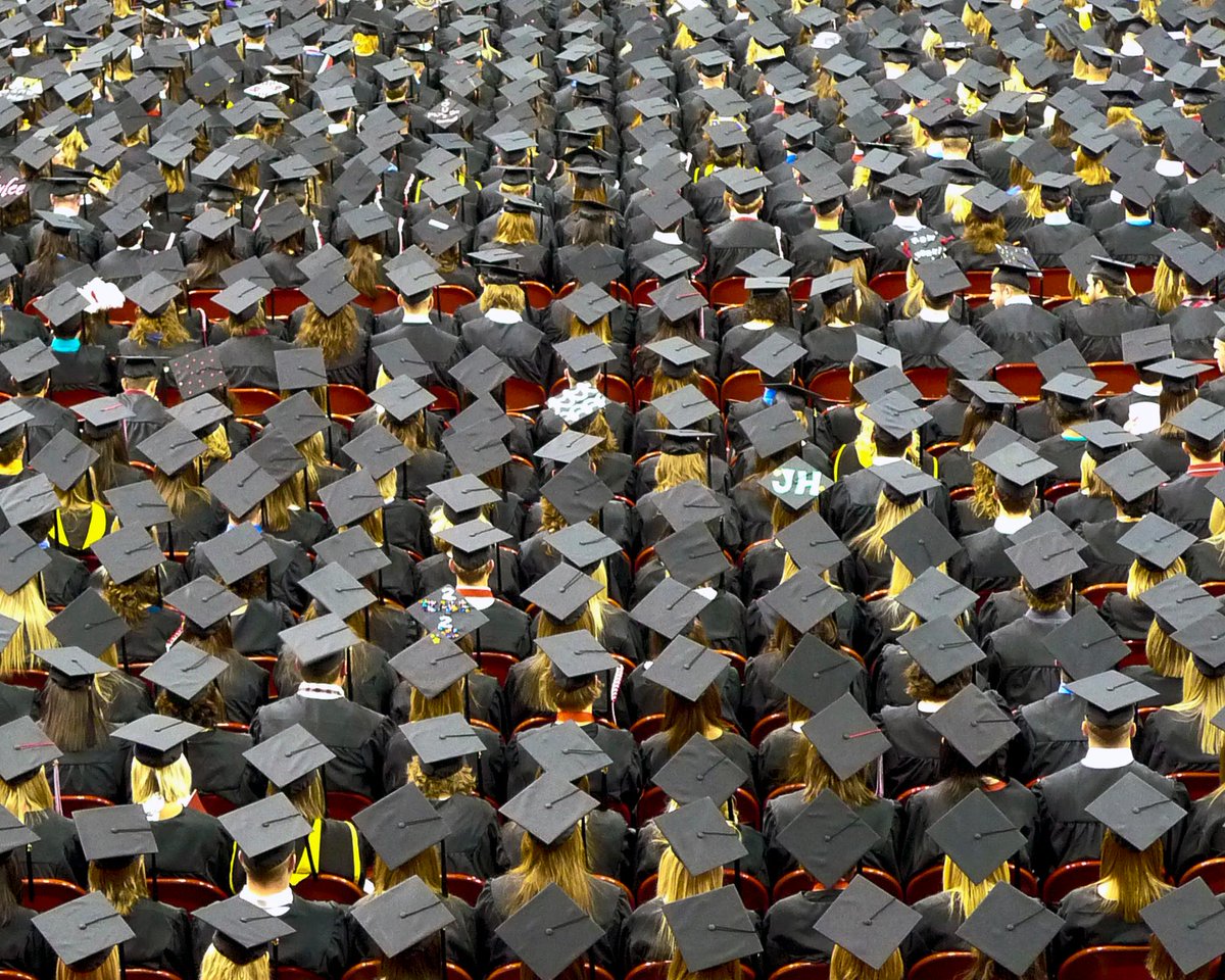 EmpirePace's tweet photo. NAR study shows college grads how much they can afford in US housing market http://t.co/yVlrdojpHj via @buzzbuzzhome http://t.co/2dFP4uk2ga