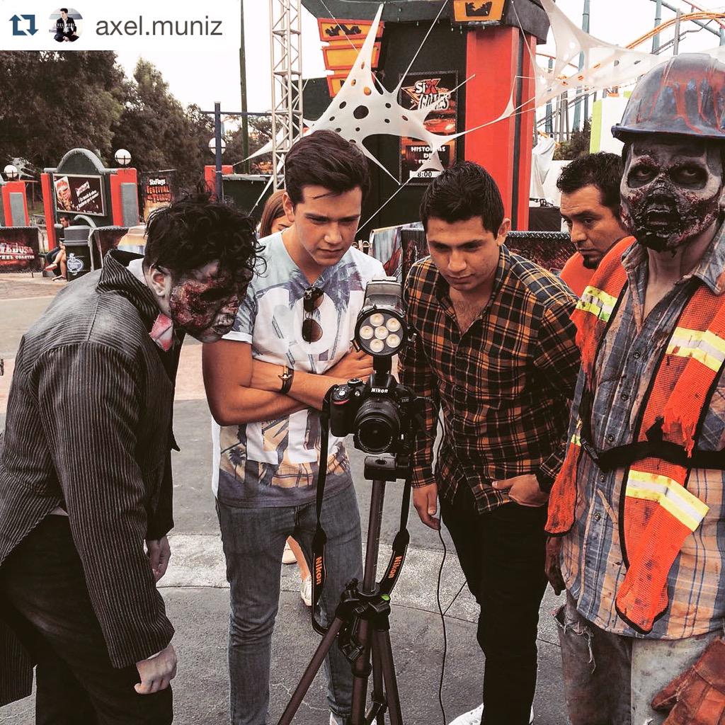 SoyChemaTellez's tweet photo. #FaltaPocoPara que salga #ElMixTV desde #ElFestivalDelTerror en @SixFlagsMexico junto a @AxelMuniz_Music 😱👻🎃@tvjoven http://t.co/FVjQHqr5R1