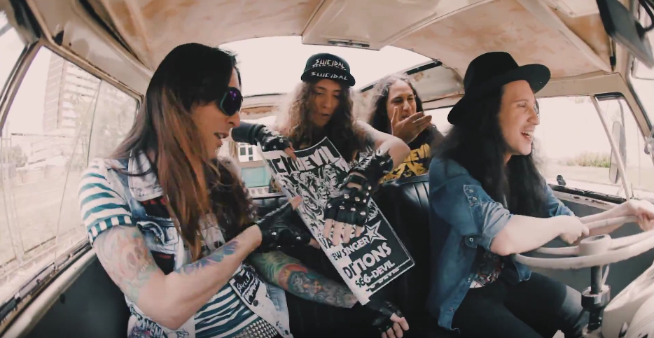 Didi_Ramone's tweet photo. Jackdevil lança novo clipe. Assista 'Evil Strikes Again' http://t.co/30Lptxsnx9 #jackdevil http://t.co/YgdHl6Bu6o