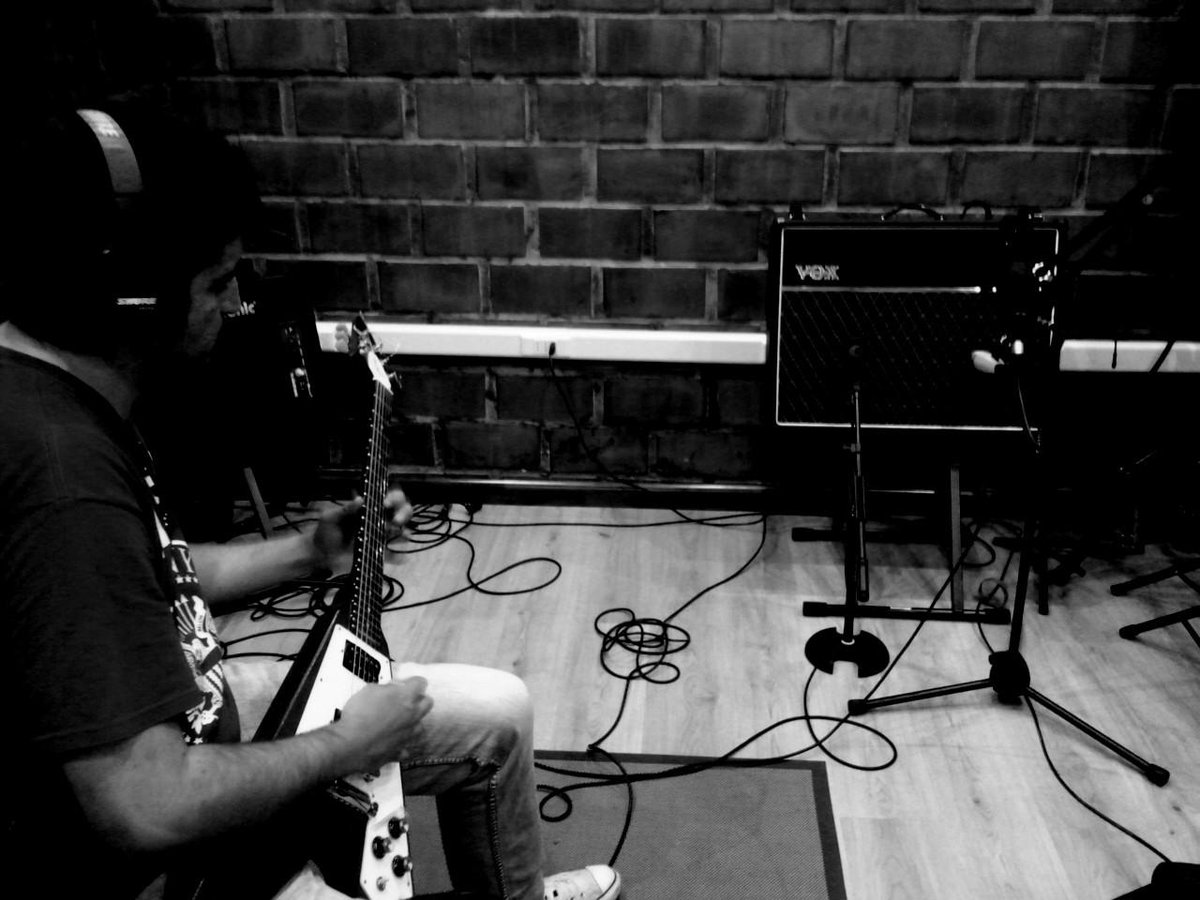 Chankacazobanda's tweet photo. Ep de @Chankacazobanda  grabado. Ahora, la mezcla y masterizado :) http://t.co/e3R0q0DcOH