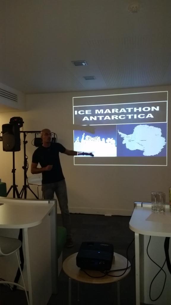 GreenFlex's tweet photo. #InsideGF soirée #ClimateForChange avec le témoignage de M.Boukerchi ultrarunner et atelier #Maskbook http://t.co/OM55Yo2NmO